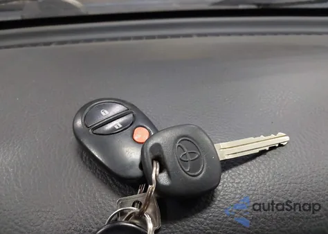 2011 Toyota Tacoma Base V6 z USA, uszkodzony, nr VIN 3TMLU4EN1BM062830